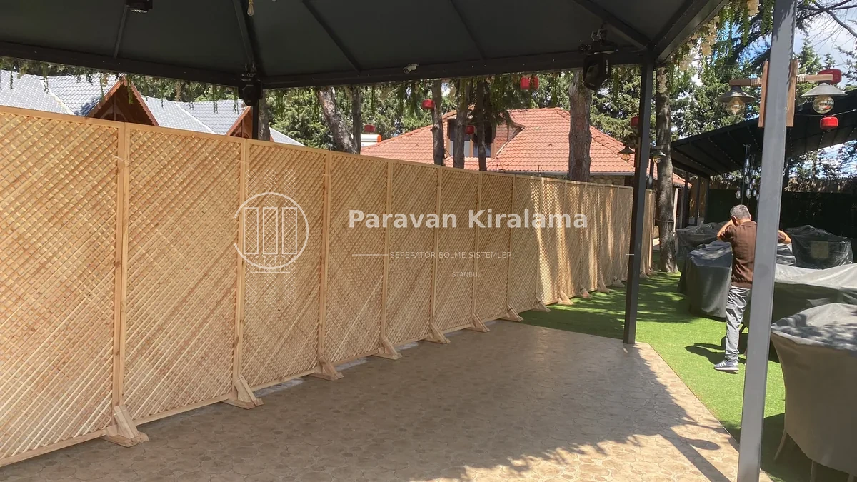 Bahçe Alanı Ahşap Paravan Bölme Kiralama